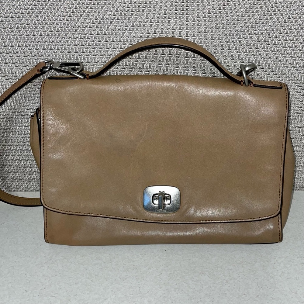 Elegant Tan Leather Handbag